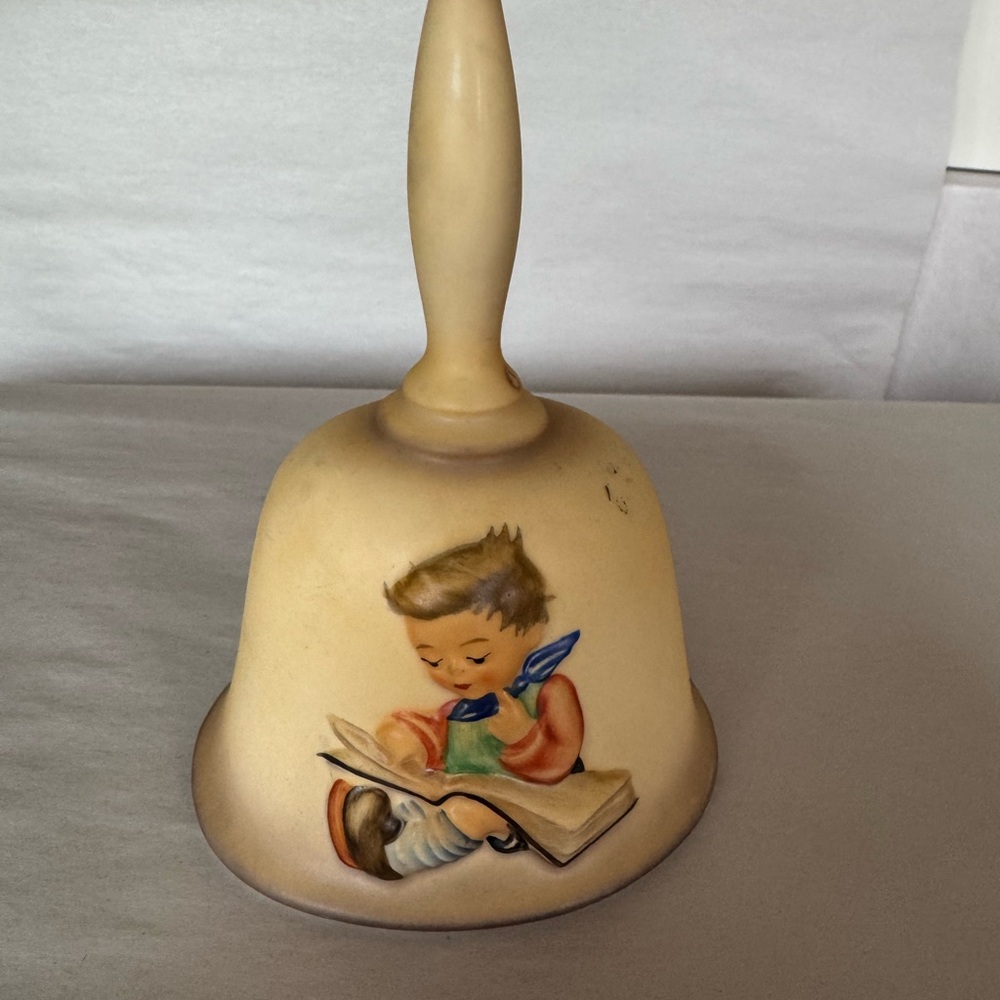 Hummel Cream Bell with Child Illustration